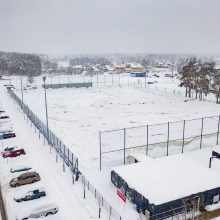 Sniego išbandymo neatlaikė Pilaitės futbolo maniežas: kupolas subliuško
