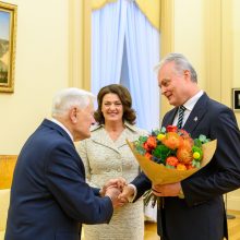 Šalies vadovai sveikina prezidentą V. Adamkų su 96-uoju gimtadieniu