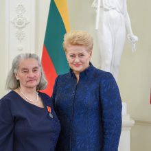 Prezidentė apdovanojo daugiavaikes mamas: didelės šeimos stiprina Lietuvą