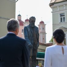 Nusilenkęs J. Basanavičiui, G. Nausėda perspėjo dėl grėsmių tautinei tapatybei