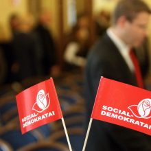 Populiariausia partija išlieka opoziciniai socialdemokratai