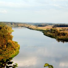 Į Nemuną nuleidžiamas Kauno rajono savivaldybės katamaranas