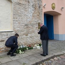 Žmonės reiškia solidarumą dėl žuvusiųjų per ataką Nicoje