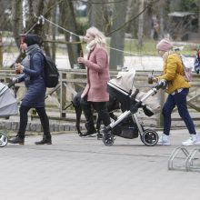 Į Palangą plūsta būriai poilsiautojų: žmonės išsiilgę atokvėpio prie jūros