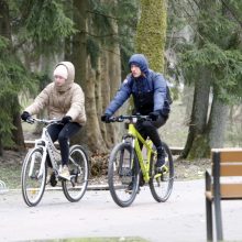 Į Palangą plūsta būriai poilsiautojų: žmonės išsiilgę atokvėpio prie jūros