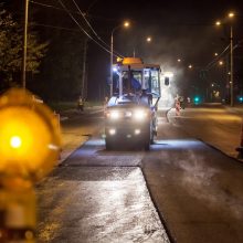 Sostinėje daugiabučių kiemai ir gatvės remontuojami naktimis