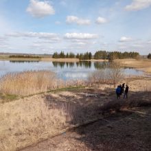Prienų rajono tvenkinyje išsiliejo aliejus: aplinkosaugininkai pradėjo tyrimą
