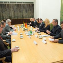 Ispanijos ministras Vilniuje agituoja už glaudesnius ES ryšius 