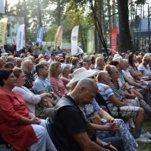 Kulautuvos jubiliejui – iš ąžuolo išdrožtas miestelio pavadinimas