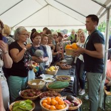 „Kvapų naktis“ VDU Botanikos sode subūrė ir užbūrė tūkstančius lankytojų