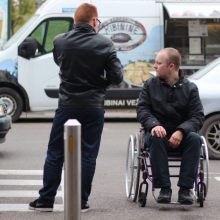 Neįgaliojo vežimėliu į televizijos bokštą: išvyka baigėsi vos prasidėjusi