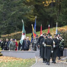 Su sovietų okupacija kovojusiam partizanų vadui – pagarba ir gėlių vainikai