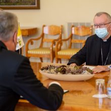 Prezidentas su Vatikano valstybės sekretoriumi aptarė dalijimosi vakcinomis būtinybę