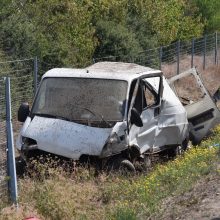 Trys neteisėti migrantai žuvo Austrijoje apvirtus juos vežusiam autobusui