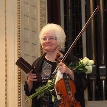 Smuikininkė, pedagogė A. Vainiūnaitė švenčia 80-metį – sveikina šalies vadovai