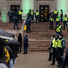 Opozicijos atstovai neskuba smerkti Sausio 13-osios minėjimą trikdžiusių protestuotojų