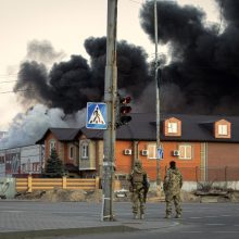 Karas: V. Zelenskis – iš Mariupolio teatro išgelbėta dalis žmonių, bet šimtai tebėra po griuvėsiais