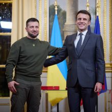 V. Zelenskis sako kalbėjęs su E. Macronu apie jo vizitą į Kiniją