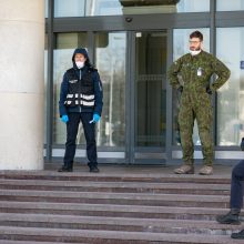 Į karantiną bus uždaromi visi atskridusieji į Vilnių, viešbučius saugos policija