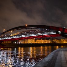 Pirmosios Konstitucijos proga sostinės tiltai nušvis Lenkijos vėliavos spalvomis