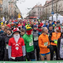 Kalėdinis bėgimas – šventinių lempučių šviesoje