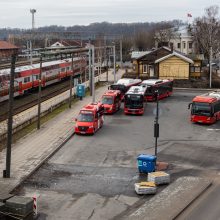 Automobilių aikštelė virš bėgių: utopinė konservatorių idėja?