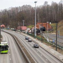 Automobilių aikštelė virš bėgių: utopinė konservatorių idėja?