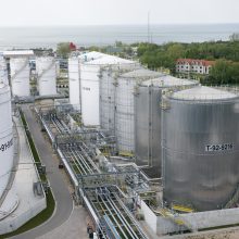 Seimas pritarė siūlymui naftos produktus laikyti tik nacionaliniam saugumui svarbiose saugyklose