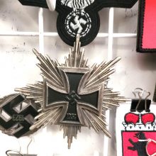 Gariūnuose prekiauta nacistine ir komunistine simbolika