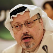 Vašingtonas gatvę prie Saudo Arabijos ambasados pavadino nužudyto žurnalisto J. Khashoggio vardu