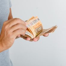 Ekonomistas apie rekordinę infliaciją: valstybės išmokos turėtų būti skiriamos, tačiau ne visiems