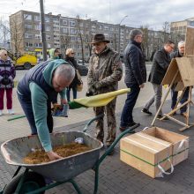 Surengė piketą prieš karjerą Pakarklės miške: beldėsi į tarybos narių sąžinę