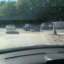 Kovo 11-osios gatvėje neišsiteko automobilis ir motociklas