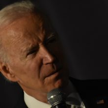 J. Bidenas žada aptarti su V. Zelenskiu Ukrainos prašymus dėl ginklų