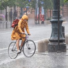 Dviratininkai lyg fronte: aukas skaičiuoja kasdien