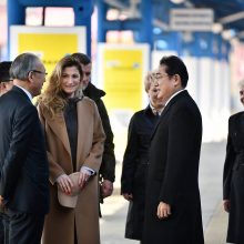 Japonijos ministras pirmininkas atvyko į Kyjivą, aplankė ir Bučą