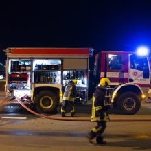 Sostinėje tarnybos sukeltos ant kojų: bute kilo gaisras