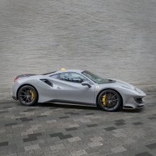 „Ferrari“ salone Londone pirkėjus pasitinka veiklus lietuvis