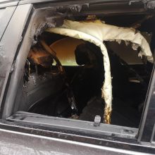 Klaipėdoje liepsnojo prabangus BMW: įtariamas padegimas
