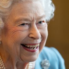 K. Middleton pasidalijo šmaikščiu prisiminimu: Elizabeth II sutikę turistai jos neatpažino
