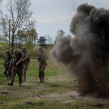 Ukraina: kovose už Bachmutą pereita nuo gynybos prie puolimo