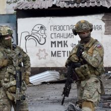 Įžūlu: ant Rusijos karių pavogtos medicininės įrangos – dovanų raštelis nuo V. Putino partijos