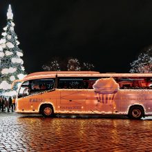 Kalėdinė nuotaika į gyventojų kiemus atkeliaus autobusu: jį pasikviesti gali kiekvienas kaunietis