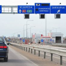 Klaipėdos rajone žuvus vyrui, vairuotojai piktinasi: kelias pėstiesiems – neįveikiamas