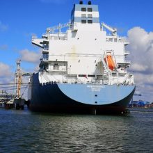 Po remonto Danijoje į Klaipėdos uostą grįžo SGD laivas „Independence“