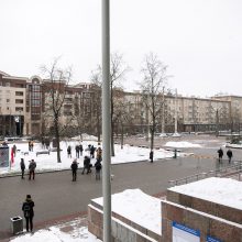 Šeimų sąjūdis prie Seimo pradėjo protesto akciją, o į kitus miestus vyks su dovanomis