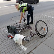 Klaipėdoje po automobilio ratais pateko brandaus amžiaus dviratininkas