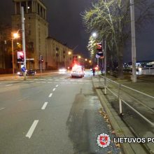 Vilniuje automobilis partrenkė ir sunkai sužalojo pėsčiąjį: pareigūnai ieško įvykio liudininkų
