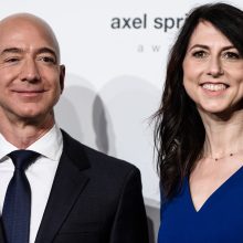 Buvusi „Amazon“ įkūrėjo J. Bezoso žmona tapo turtingiausia JAV moterimi