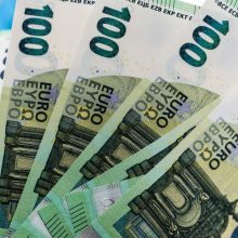Medikų atlyginimų priedams už birželį pervesta 9,7 mln. eurų